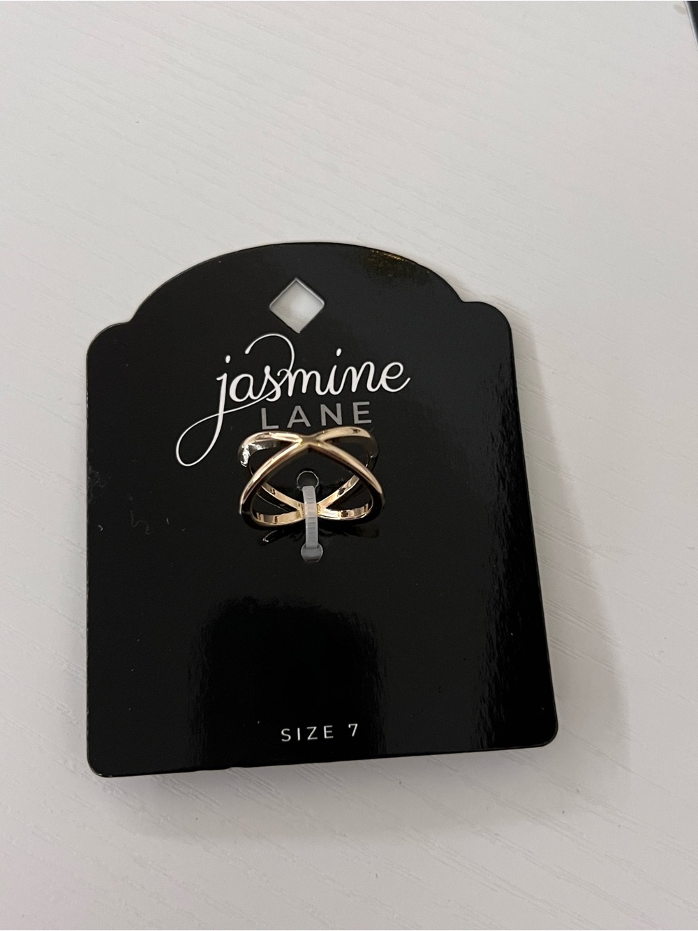 Jasmine Lane Jewelry Co Gold Tone Crisscross Ring Size 7 NWT